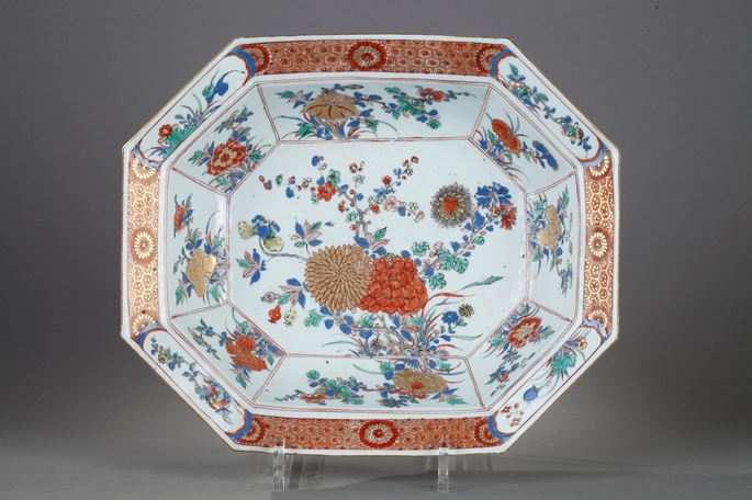 Dish Famille verte porcelain decorated with flowers | MasterArt